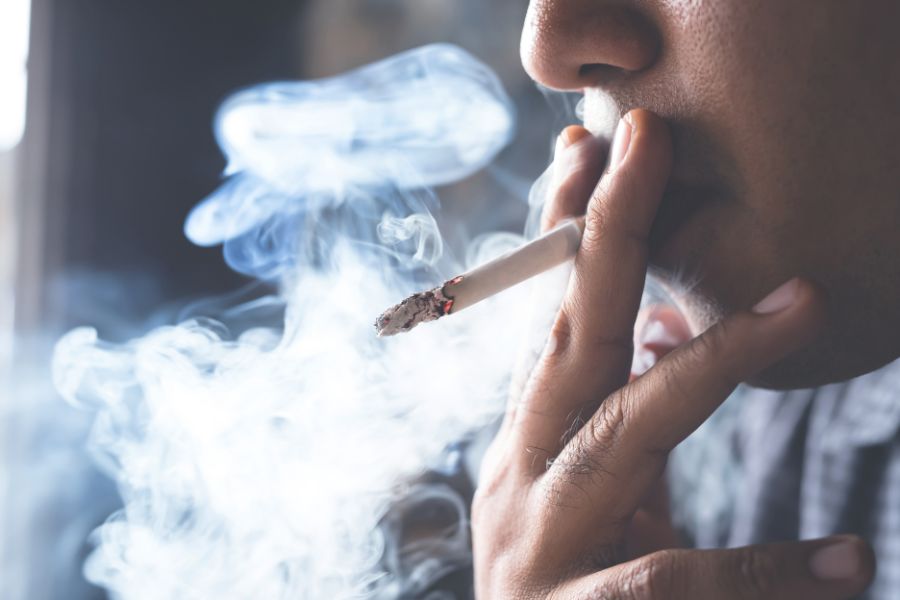 Πώς επηρεάζει το κάπνισμα την υγεία των δοντιών και των ούλων;