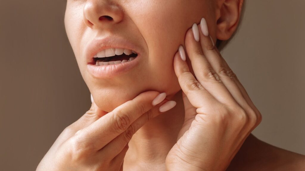 Νιώθω μερικές φορές να κλειδώνει η γνάθος μου, είναι σοβαρό;