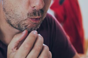 Δυσκολία στη μάσηση: πότε φταίνε τα δόντια, τα ούλα ή παλιές αποκαταστάσεις