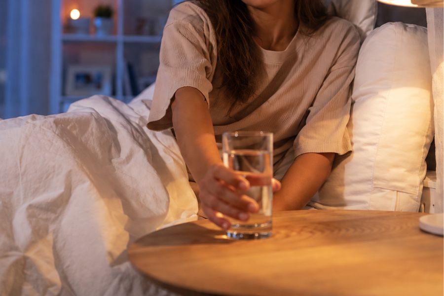 Ξηροστομία τη νύχτα και το πρωί: αιτίες και τι μπορείτε να κάνετε